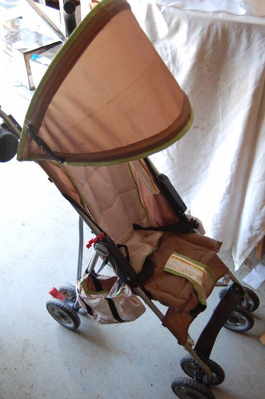 lot 34 image: Jeep Stroller