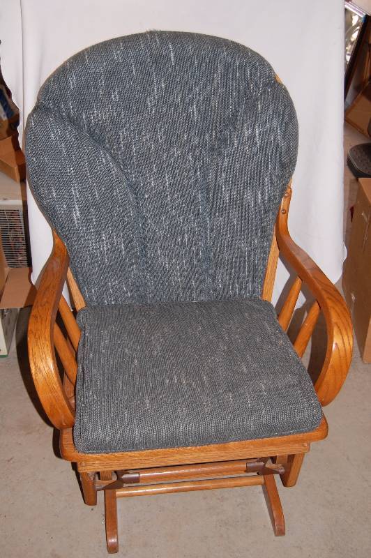 lot 47 image: Oak Rocking Chair-Extra Wide