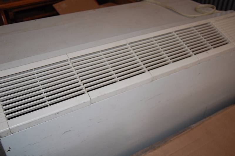 lot 50 image: Large Air Conditioner