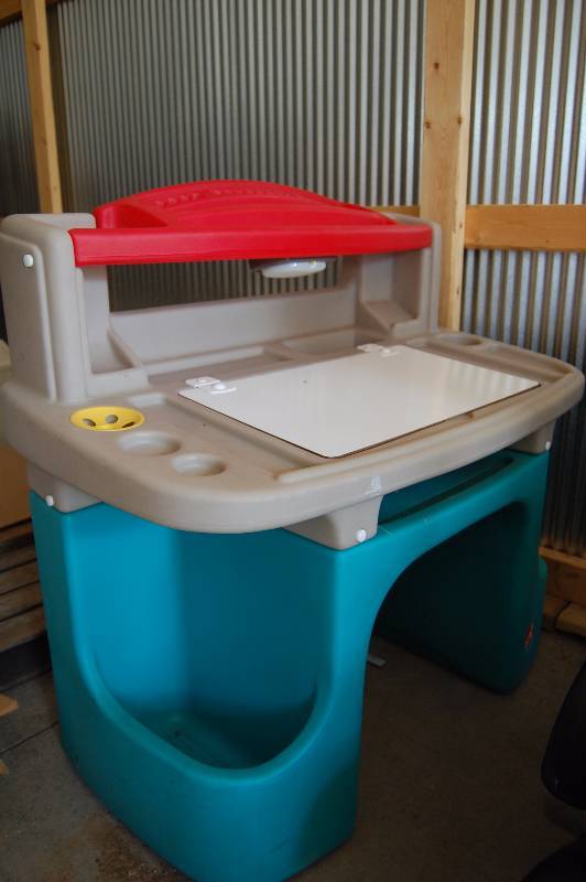 lot 55 image: Childrens Play Workbench