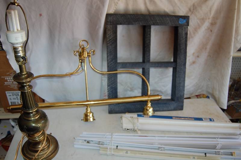 lot 73 image: Lights and Decore