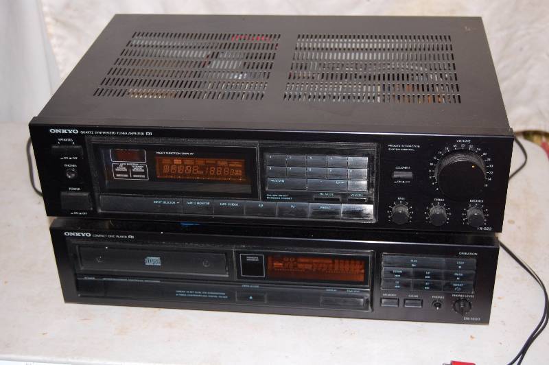 lot 82 image: Onkyo CD and Amplifier