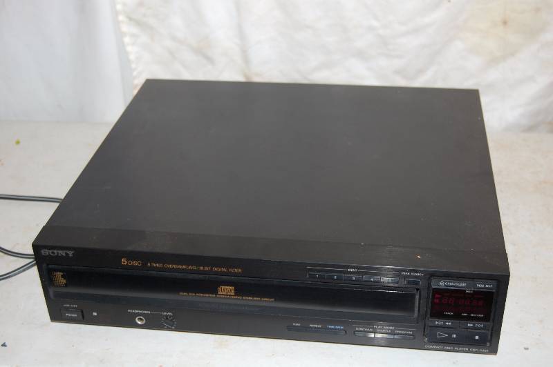 lot 83 image: Sony 5 Disk CD Player