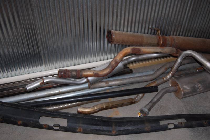 lot 101 image: Exhaust Pipe and Steel