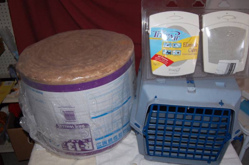 lot 114 image: Insulation and Pet Carrier