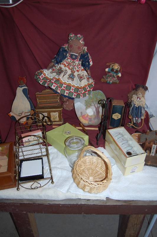lot 125 image: Assorted Houseware