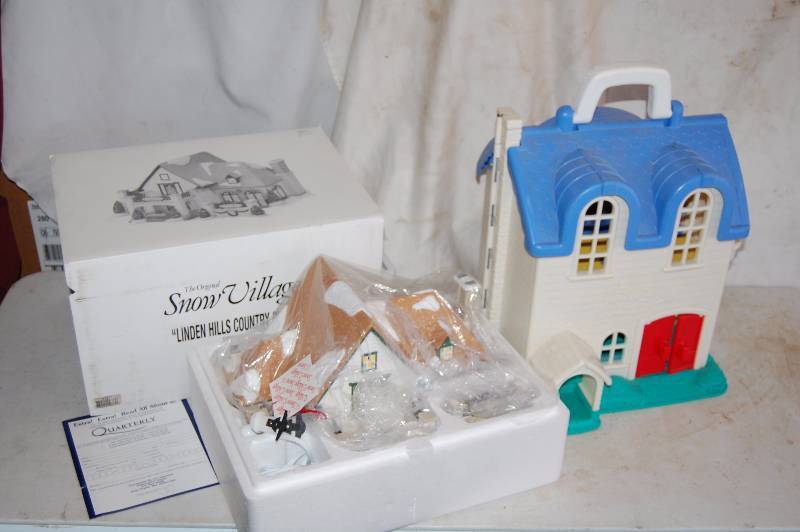 lot 127 image: Fisher Price Playhouse and Snow Village Model House