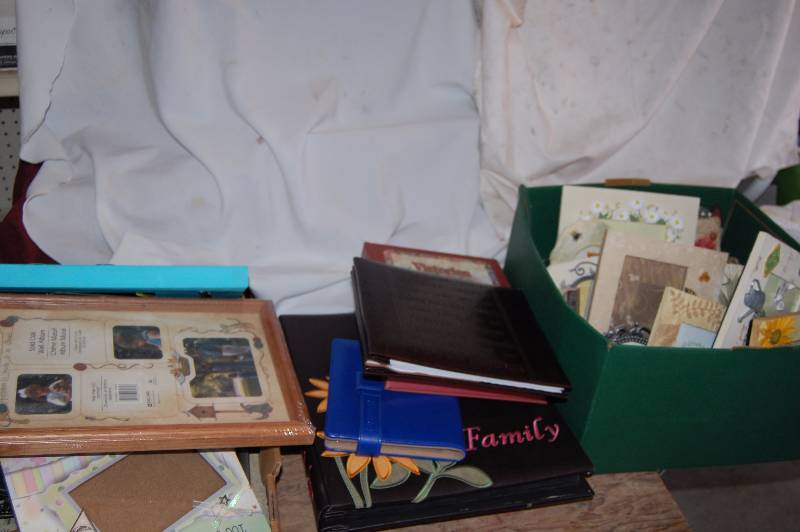 lot 136 image: Photo Albums and Frames