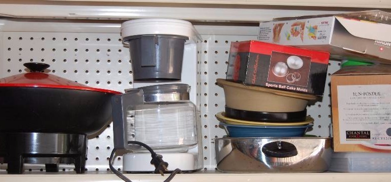 lot 147 image: Kitchenwares