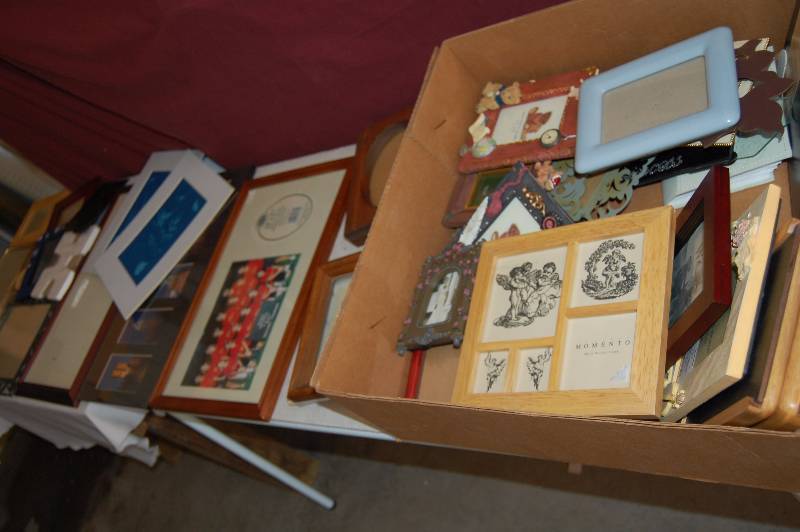 lot 152 image: Picture Frames