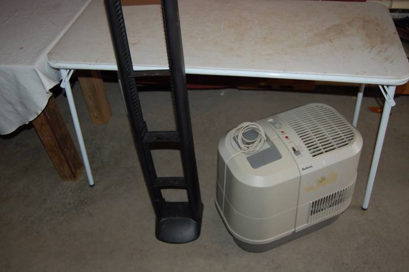 lot 156 image: CD Tower and Holmes Humidifier