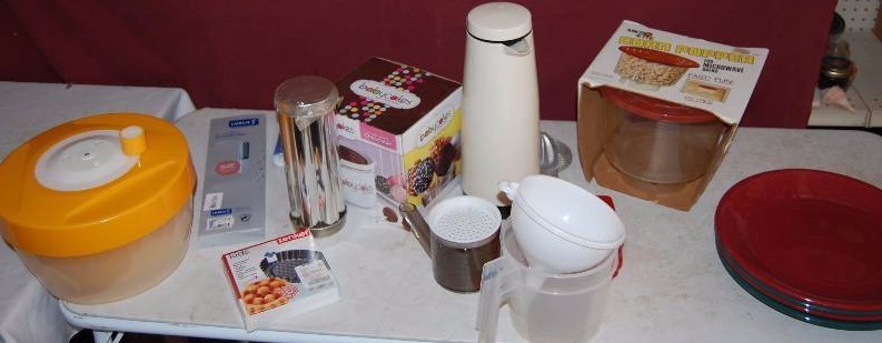 lot 158 image: Kitchen Accessories