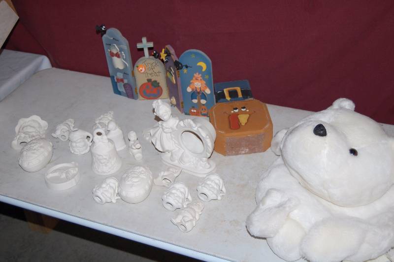 lot 163 image: Ceramic Crafts and Polar Bear Backpack