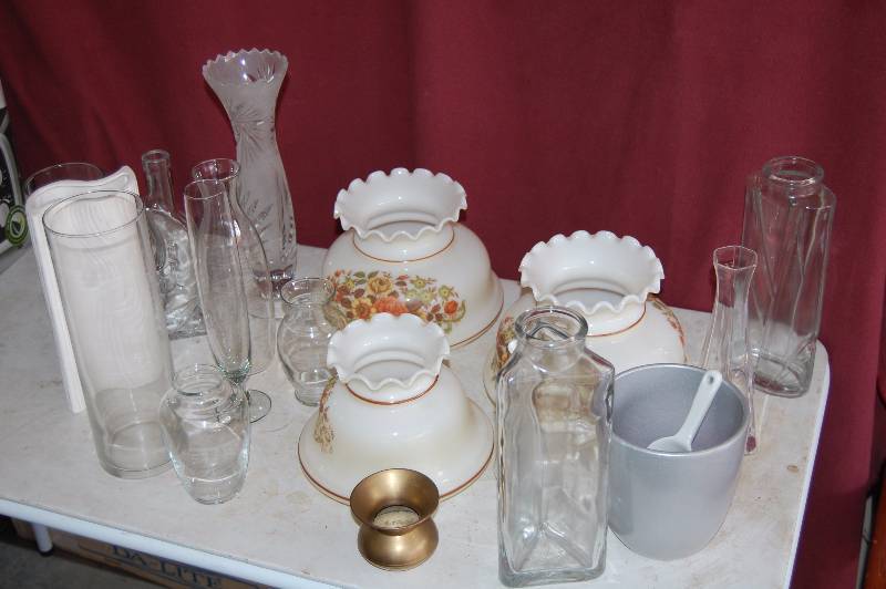 lot 174 image: Glass Decor
