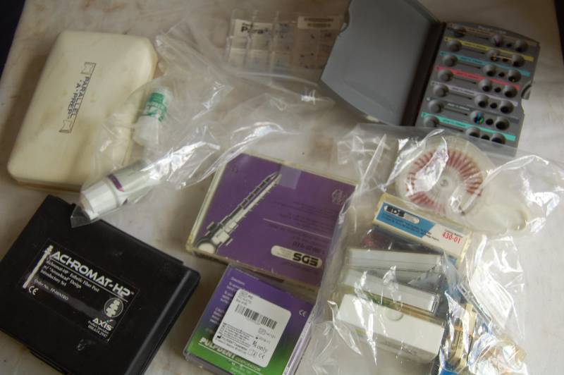 lot 204 image: Dental Equipment