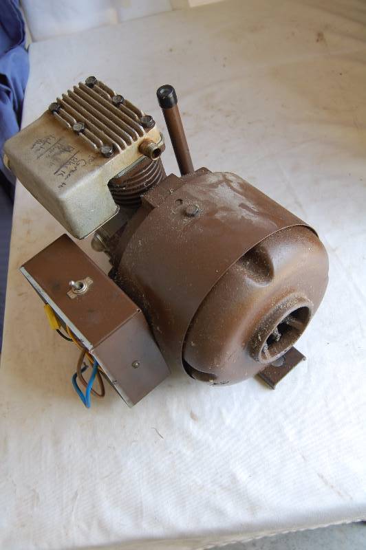 lot 209 image: Vacuum or Compressor