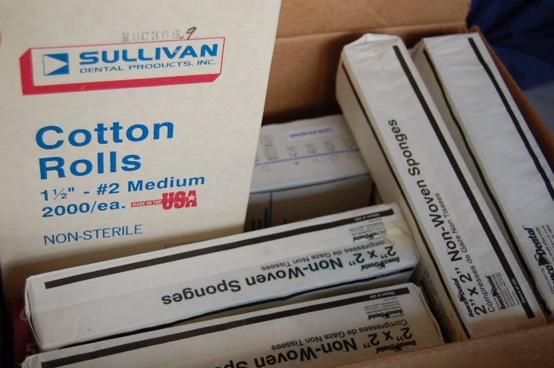 lot 214 image: Non-Woven Sponges and Cotton Rolls