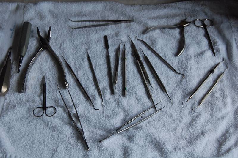 lot 225 image: Steel Dental Tools