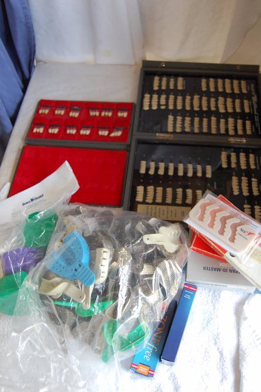 lot 215 image: Retainer Parts and Porcelain Teeth