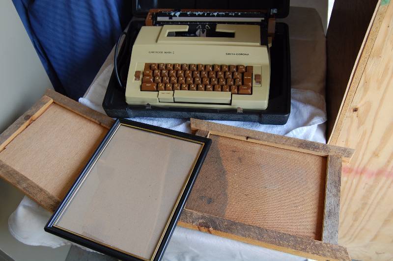 lot 255 image: Vintage Electric Typewriter and Picture Frames
