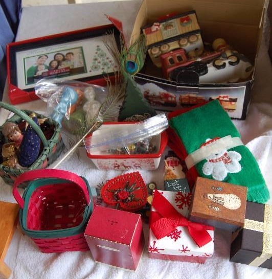 lot 256 image: Christmas Lot