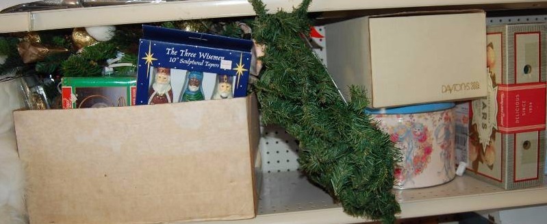 lot 260 image: Christmas Lot