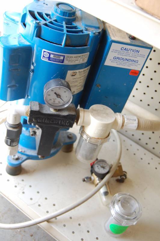 lot 279 image: Dental Vacuum Pump