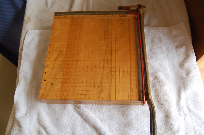 lot 283 image: Vintage Paper Cutter