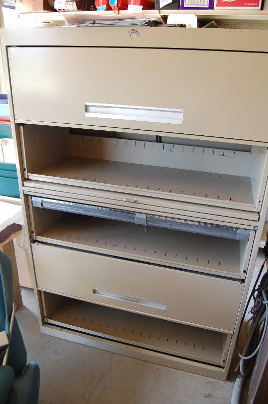 lot 299 image: Large Metal Cabinet
