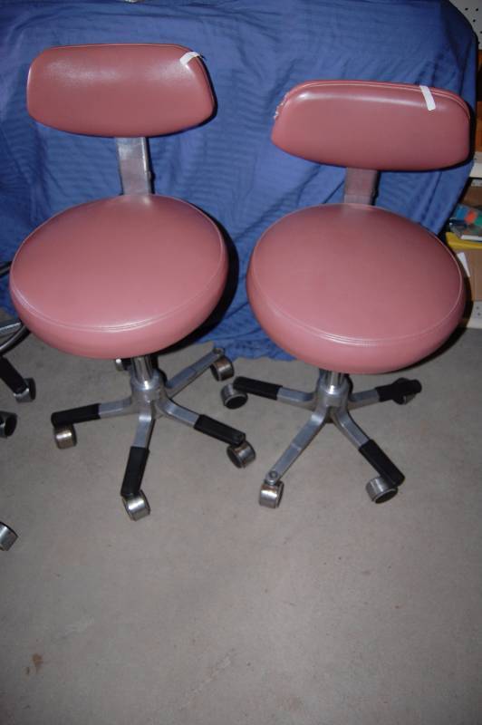 lot 309 image: 2 Swivel Chairs