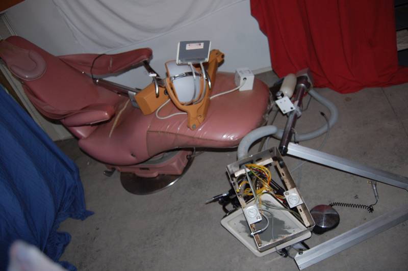 lot 311 image: Dental Exam Chair