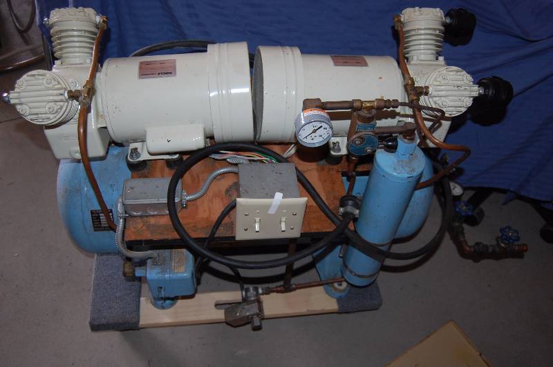 lot 312 image: Oil-less Air Compressor
