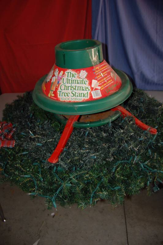 lot 322 image: Christmas Tree Stand and Large Wreaths