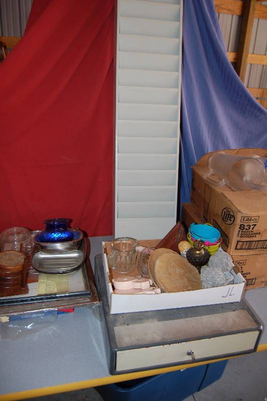 lot 338 image: Home Decore and More