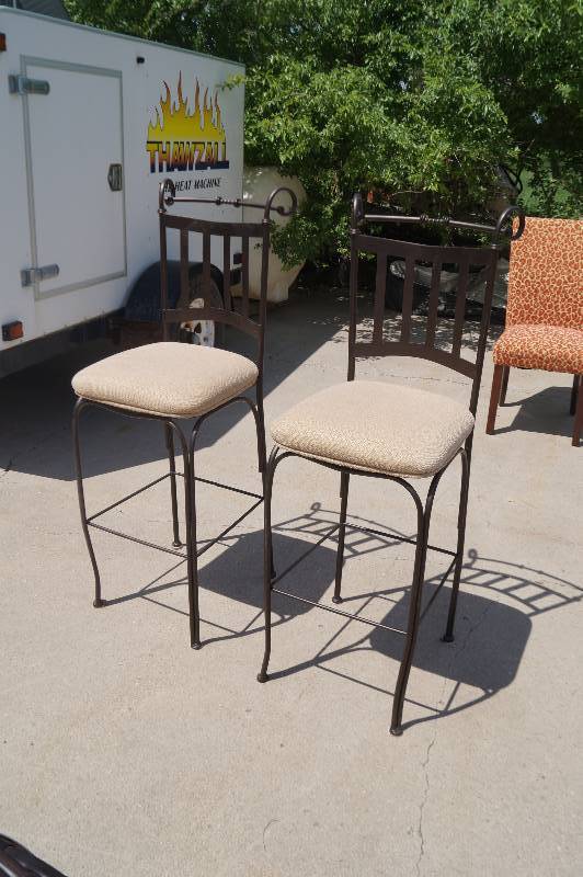 2 Stools