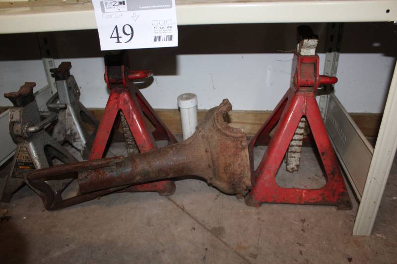 lot 49 image: Lot of (5) Jack Stands