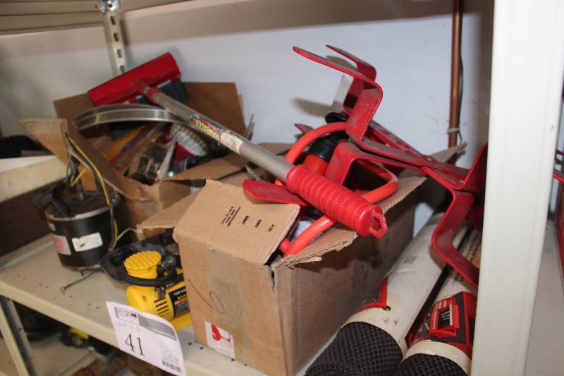 lot 41 image: Scraper, Hose Reel, Tool Box Mats, Mini Air Compressor