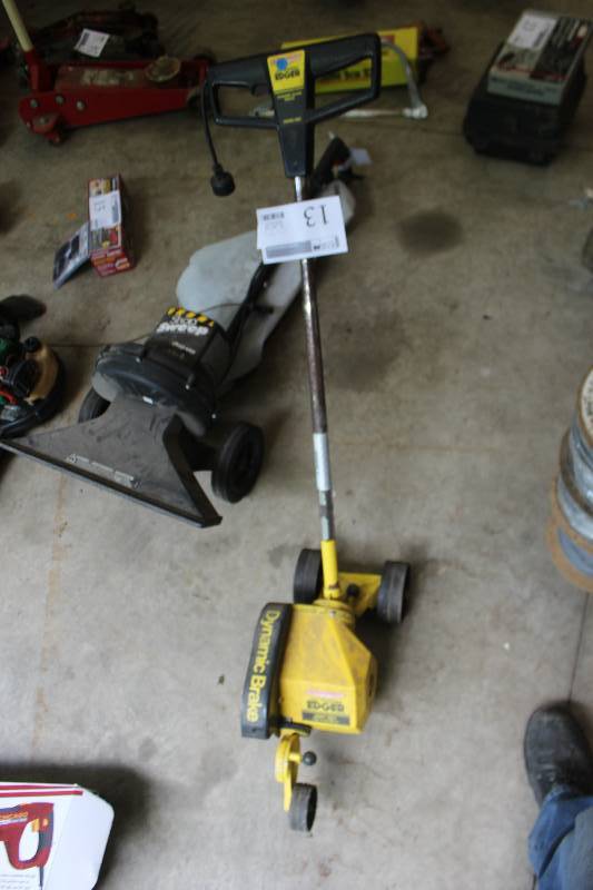 lot 13 image: Paramount Fully Adjustable Electric Edger w Dynamic Brake