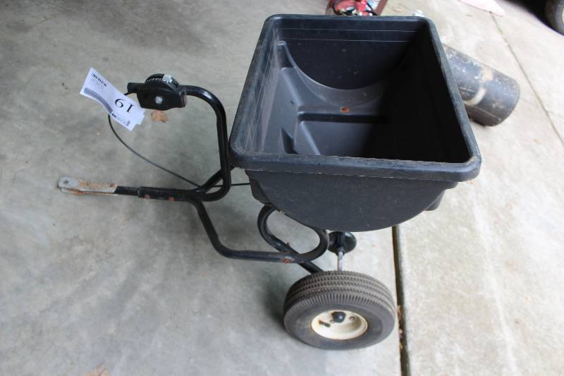 lot 19 image: Lawncrafter Pull-Behind Spreader