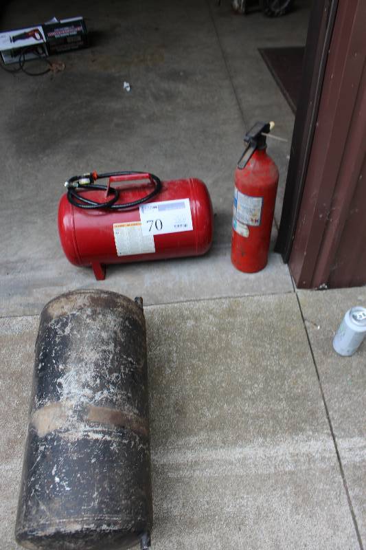 lot 70 image: Lot of (3) Fire Extinguisher, Air Tanks
