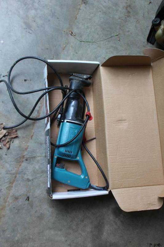 lot 17 image: Makita Recipro Saw