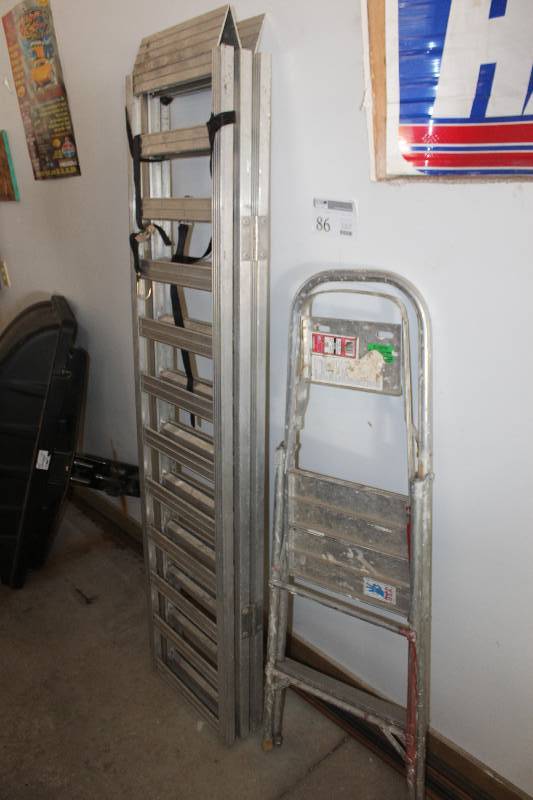 lot 86 image: Lot of (2) Ramps, Step Stool