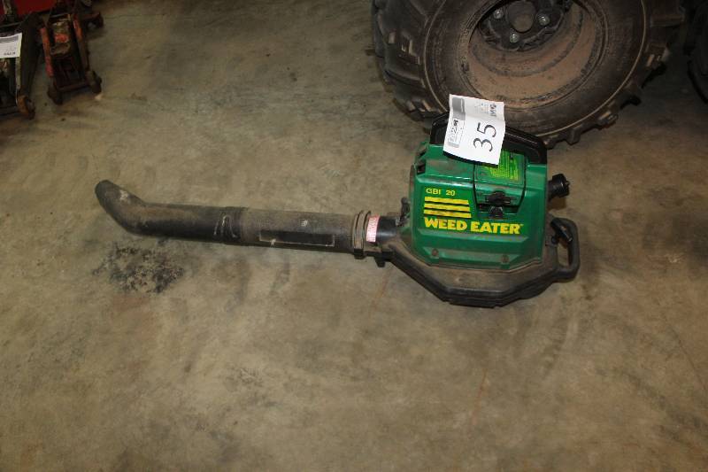lot 35 image: Weed Eater GBI 20 Gas Powered Blower