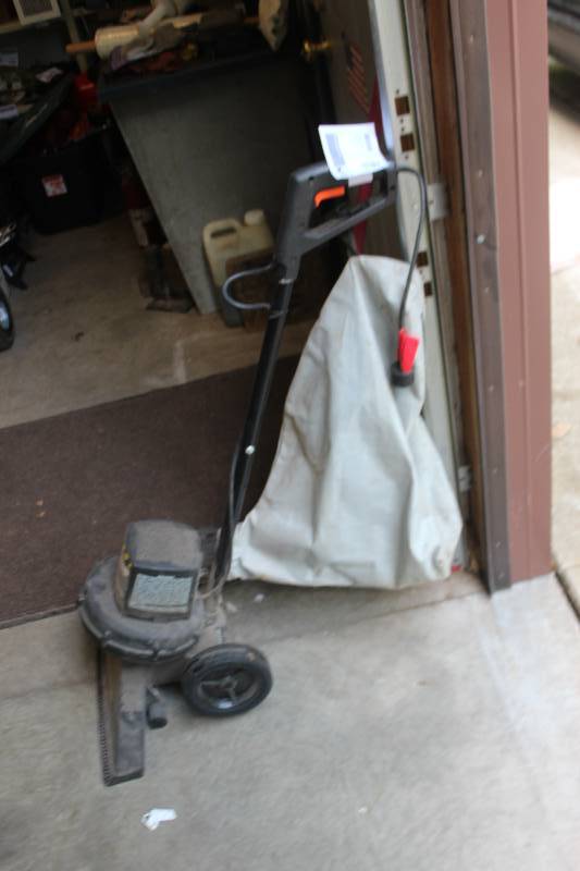 lot 14 image: Shop Vac Shop Sweep Indoor Outdoor Vac