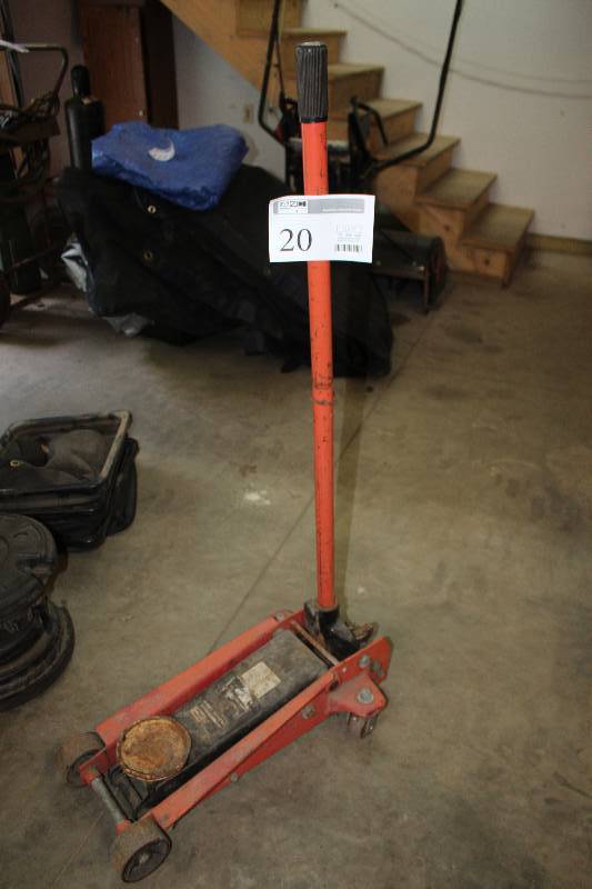 lot 20 image: Torin 6000lb. Hydraulic Floor Jack