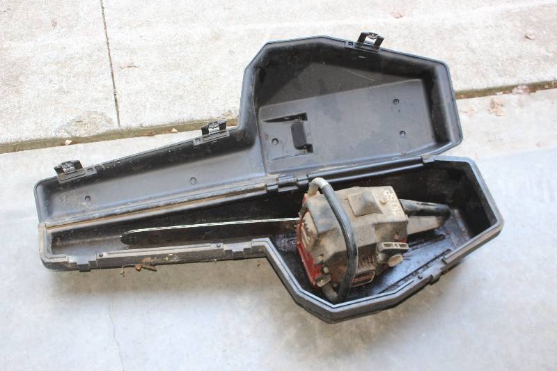 lot 26 image: Jonsereds Chain Saw w Case