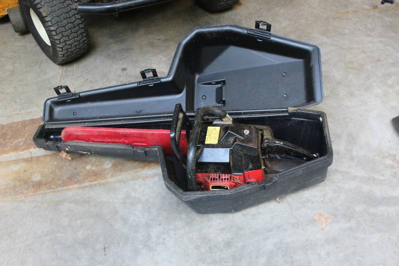 lot 27 image: Jonsereds Chain Saw w Case
