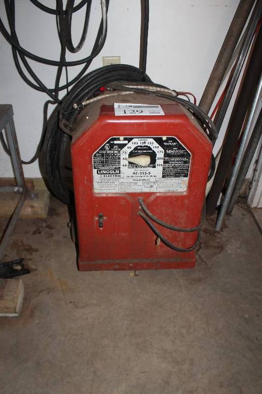 lot 129 image: Lincwelder AC-225-S Variable Voltage AC Arc Welder