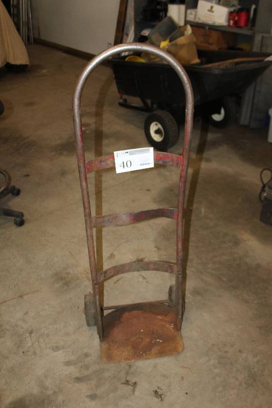 lot 40 image: 2-Wheel Hand Truck