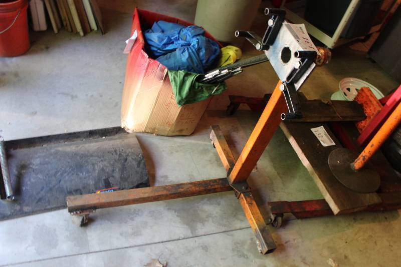 lot 131 image: 750lb. Engine Stand
